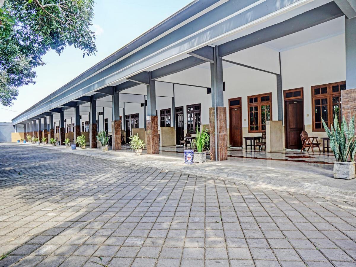 Oyo 92869 Hotel Nusantara Banyuwangi  Exteriör bild