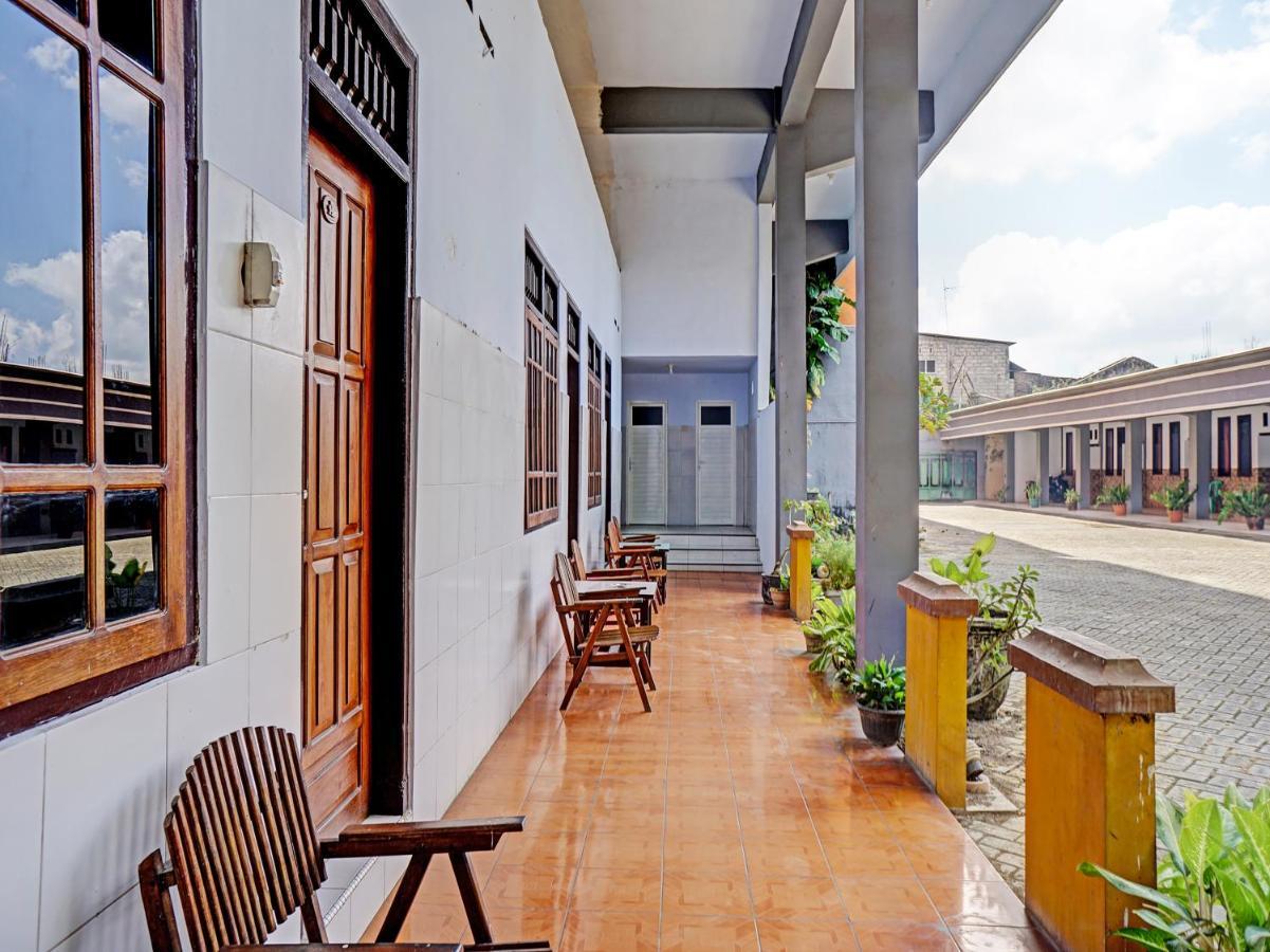 Oyo 92869 Hotel Nusantara Banyuwangi  Exteriör bild